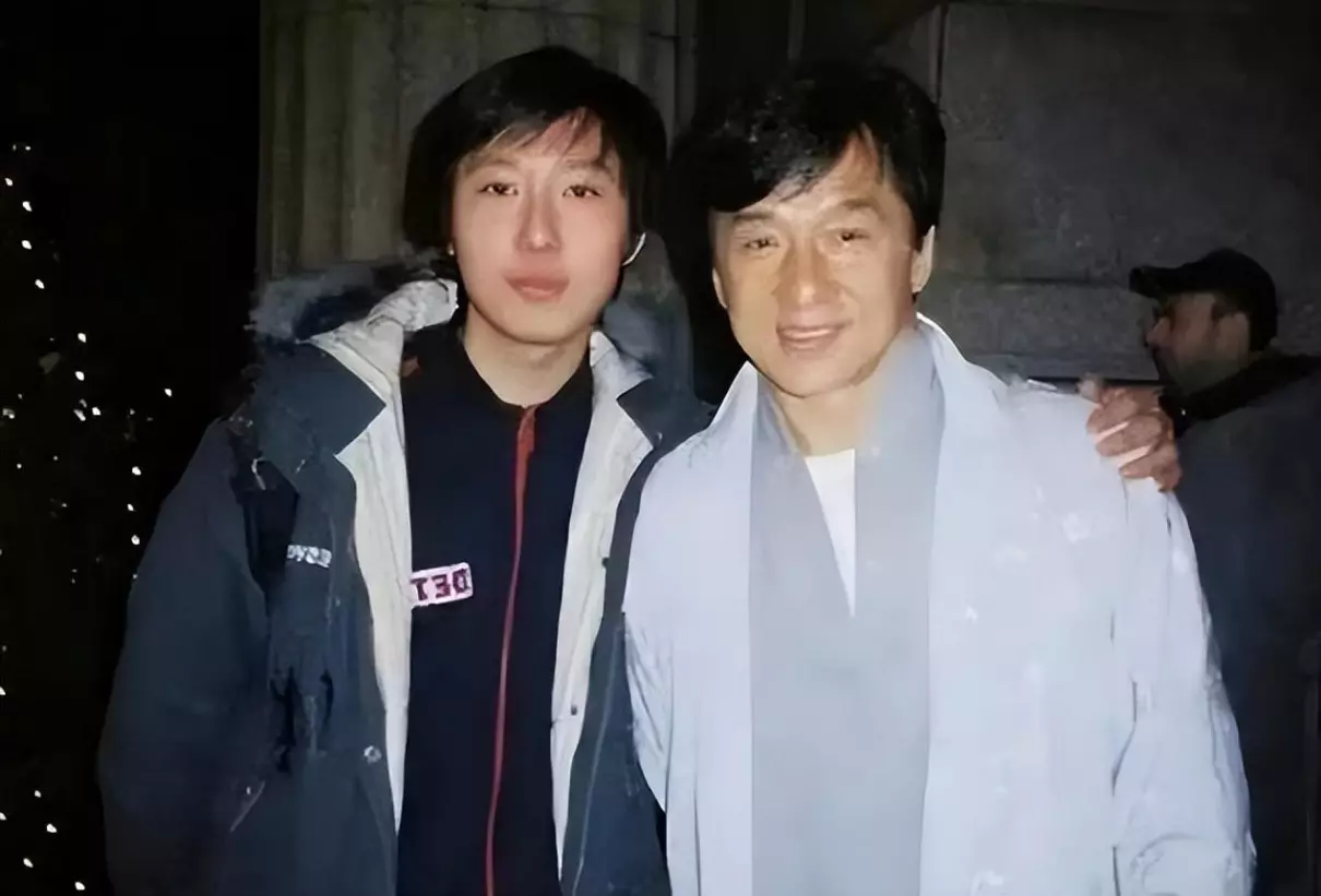 邓丽君和成龙谈过恋爱吗(22)
