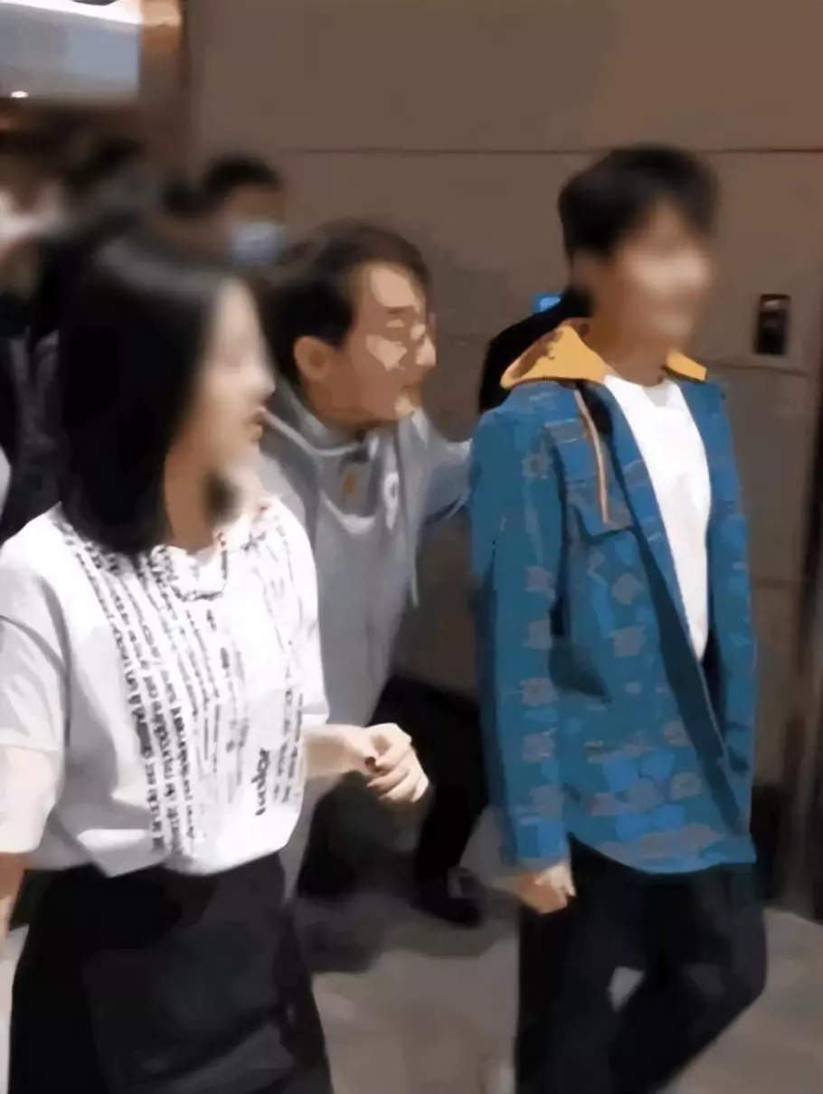 邓丽君和成龙谈过恋爱吗(26)