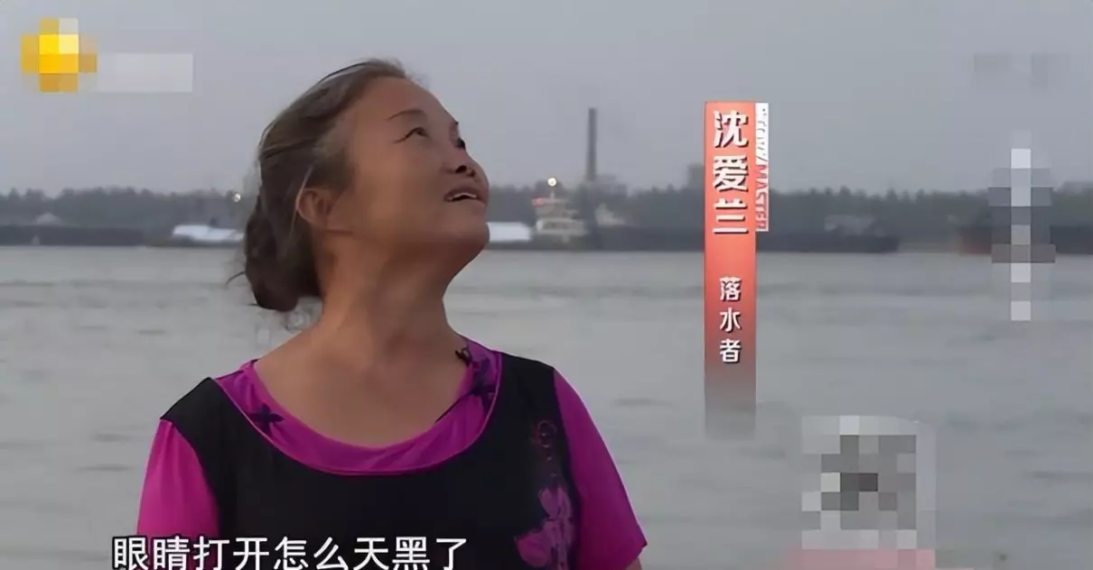 女子醉酒长江漂流(14)