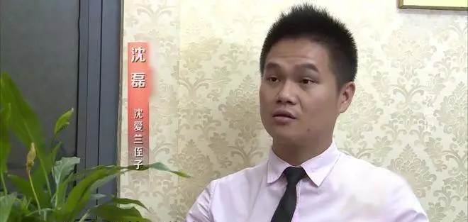 女子醉酒长江漂流(24)
