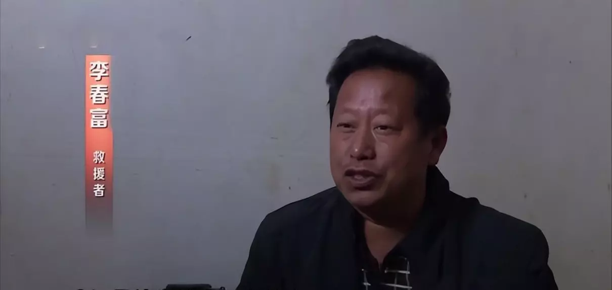 女子醉酒长江漂流(2)