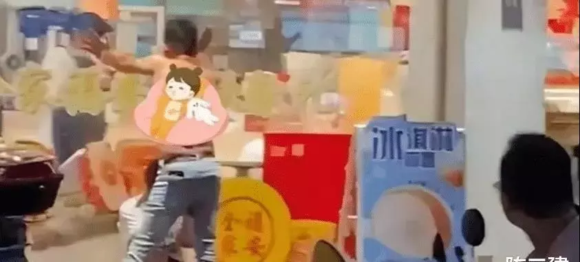 情侣当街炮火连天玩双修(1)