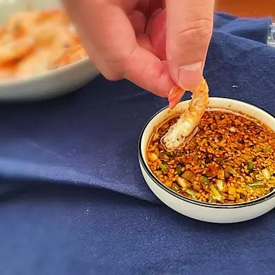 白灼虾蘸料用生抽还是蒸鱼豉油好(10)