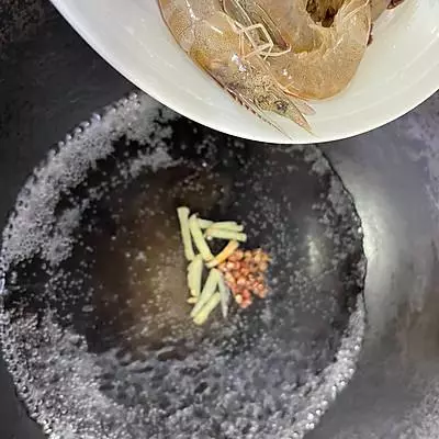 白灼虾蘸料用生抽还是蒸鱼豉油好(6)