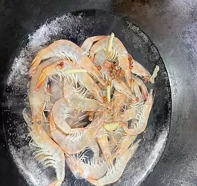 白灼虾蘸料用生抽还是蒸鱼豉油好(7)