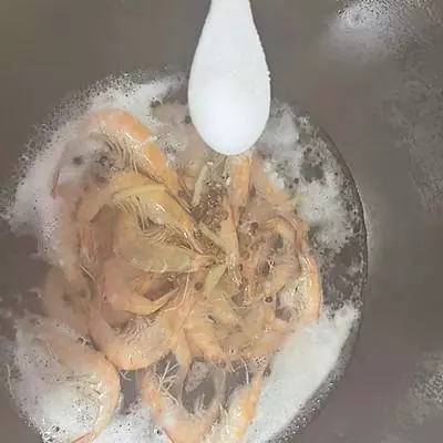 白灼虾蘸料用生抽还是蒸鱼豉油好(8)