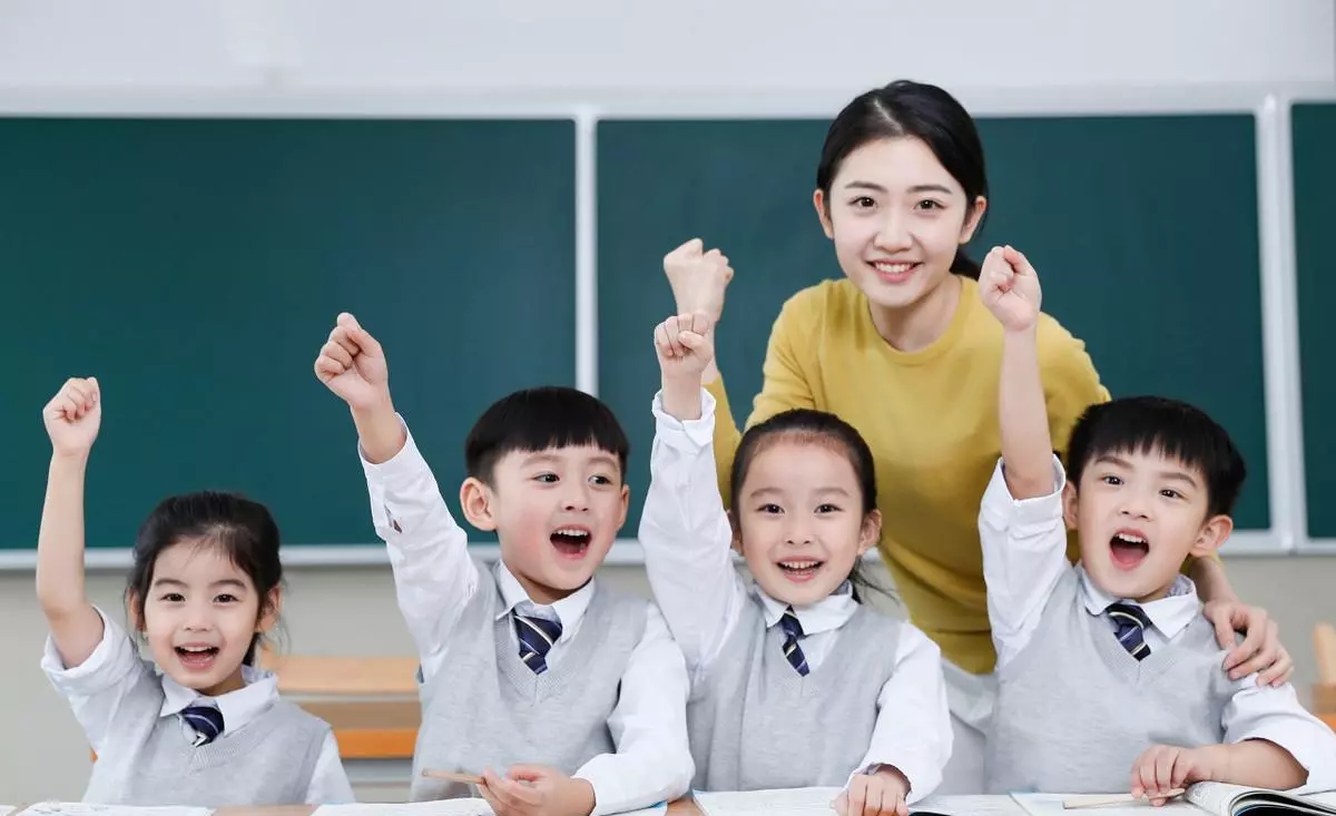 公立班主任几年换一次(1)