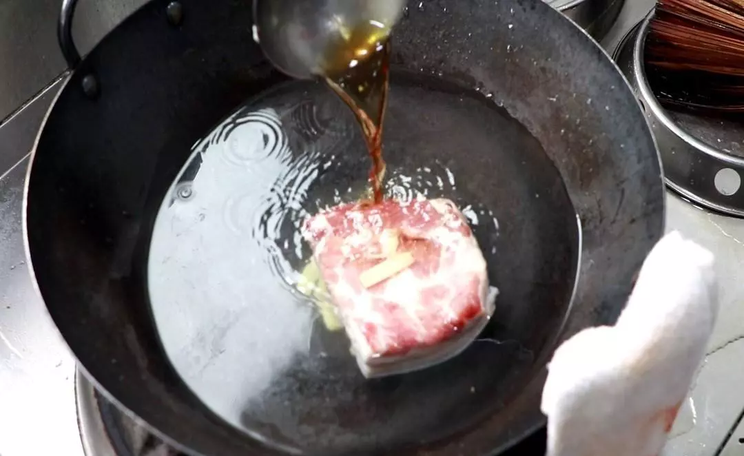 正宗的水煮白肉的做法窍门(2)