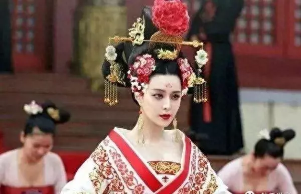 神探狄仁杰前传中武则天的扮演者(1)