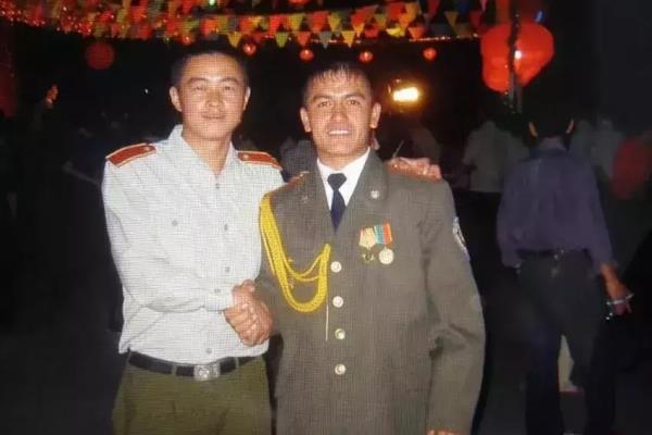 警察是军人吗.
