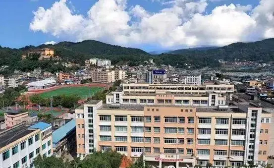 墨江一中是重点高中吗(1)