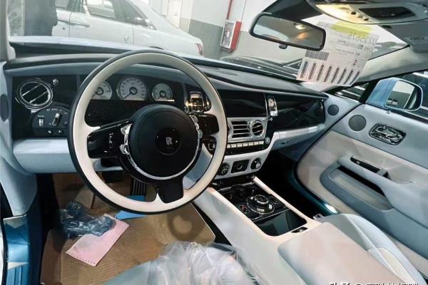 劳斯莱斯魅影2023款价格.