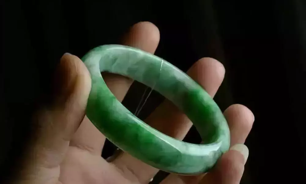 翡翠怎么识别真假的方法(1)