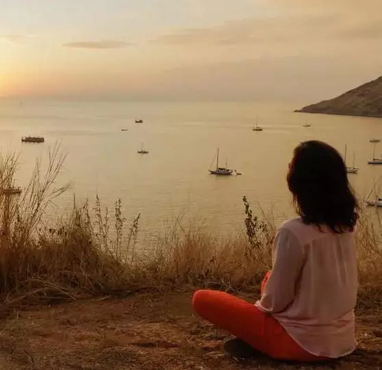 道家打坐手法和姿势图大富贵之人坐姿(6)
