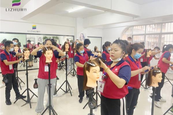 美发学校哪个学校正规.
