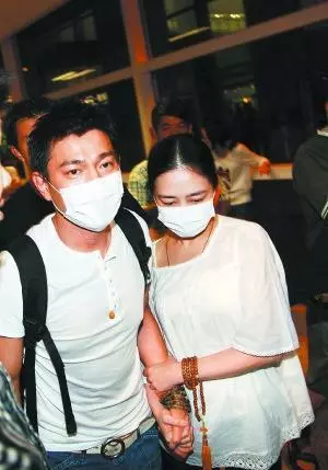 朱丽倩父亲什么时候移民过来(32)