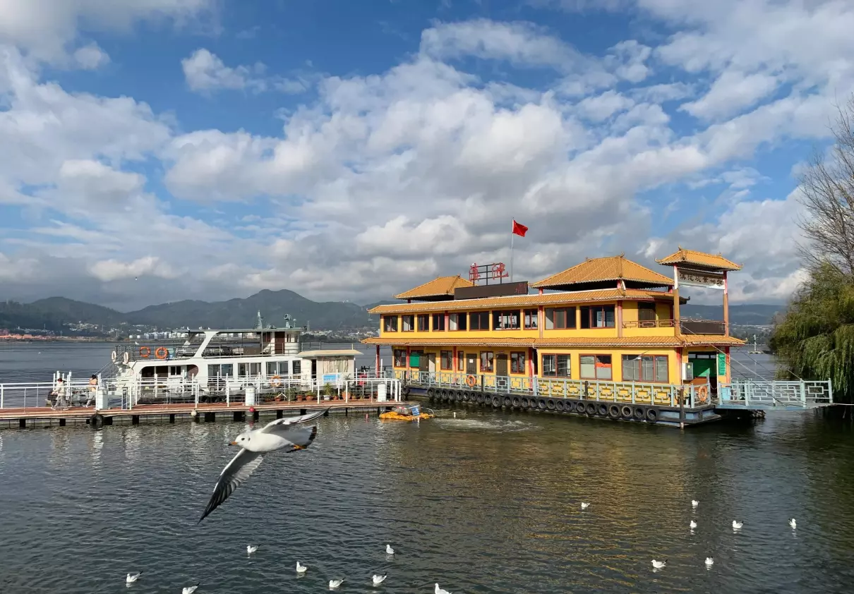 海埂公园跟滇池是一个地方吗(2)