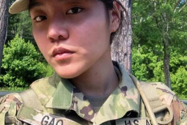 美国华裔女兵的军事实力.