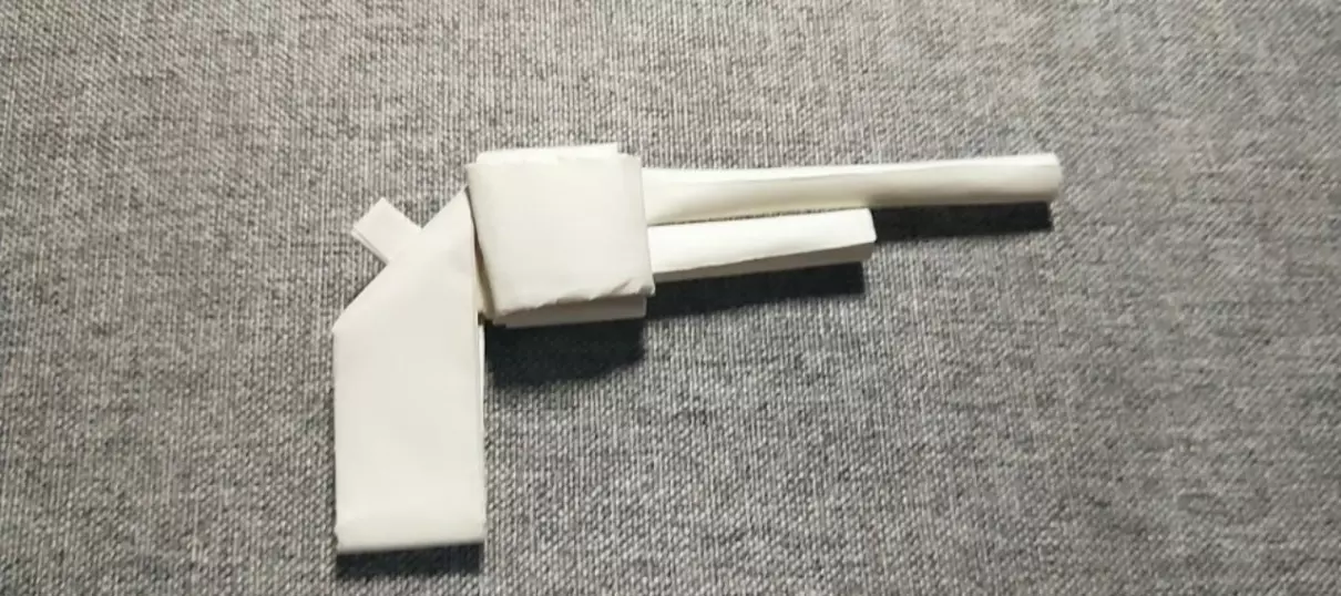 用纸做枪怎么做(2)