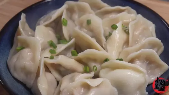 煮冻饺子是冷水下锅还是热水下锅(1)