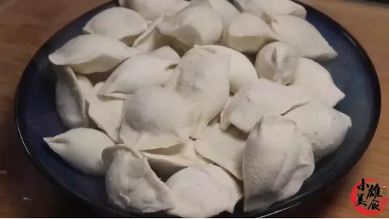 煮冻饺子是冷水下锅还是热水下锅(2)