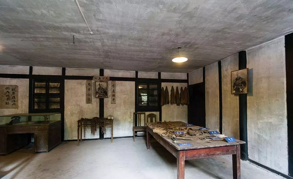 渣滓洞和白公馆是一个地方吗(8)