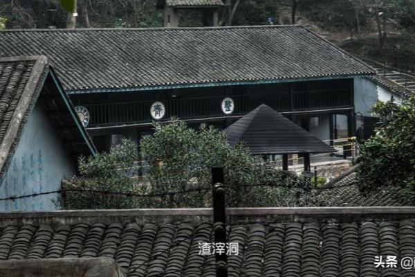 渣滓洞和白公馆是一个地方吗.