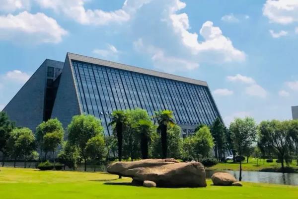扬州大学地址在哪个区.