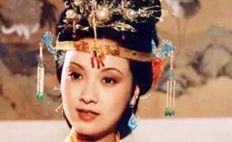 兴儿向尤二姐介绍的贾府众人是怎样的?(1)