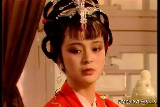 兴儿向尤二姐介绍的贾府众人是怎样的?(5)