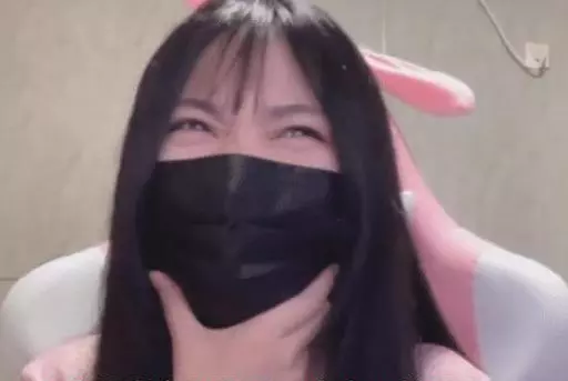 一条小团团露脸其他主播的反应(3)
