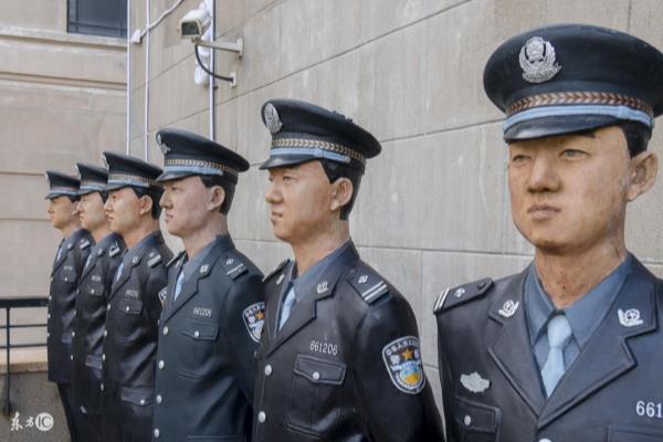 dress的复数形式为什么加es.