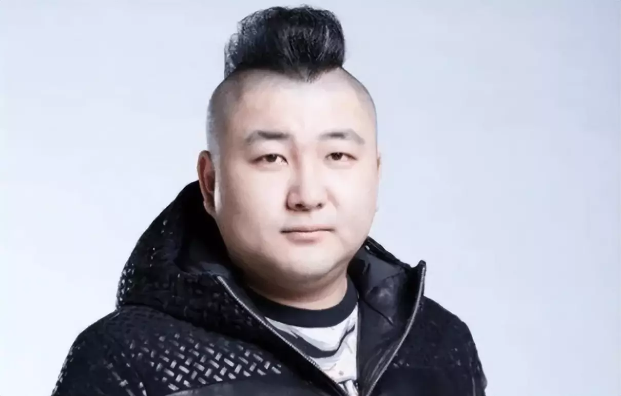 张云雷怎么从南京站摔下去的(12)