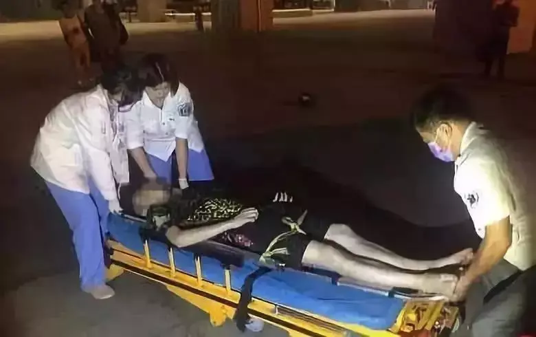 张云雷怎么从南京站摔下去的(13)