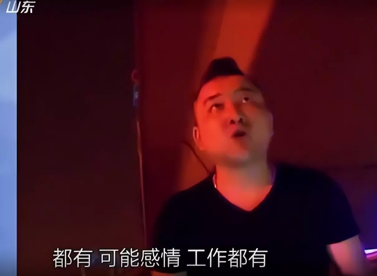 张云雷怎么从南京站摔下去的(15)