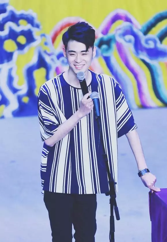 张云雷怎么从南京站摔下去的(26)