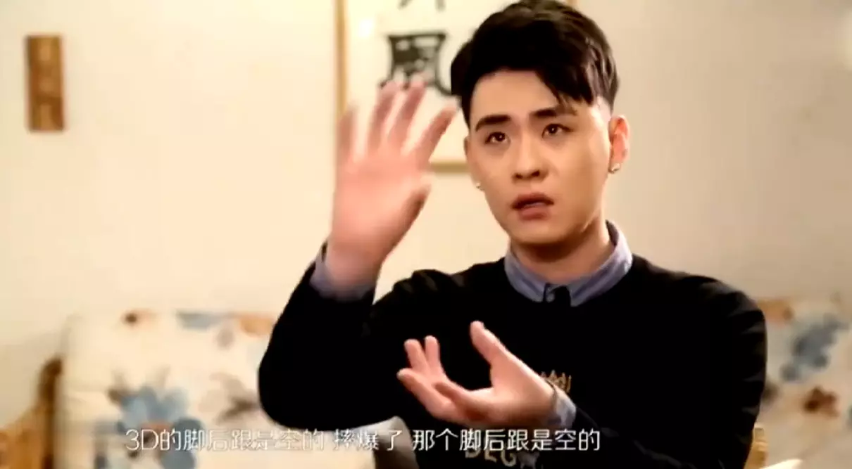 张云雷怎么从南京站摔下去的(3)