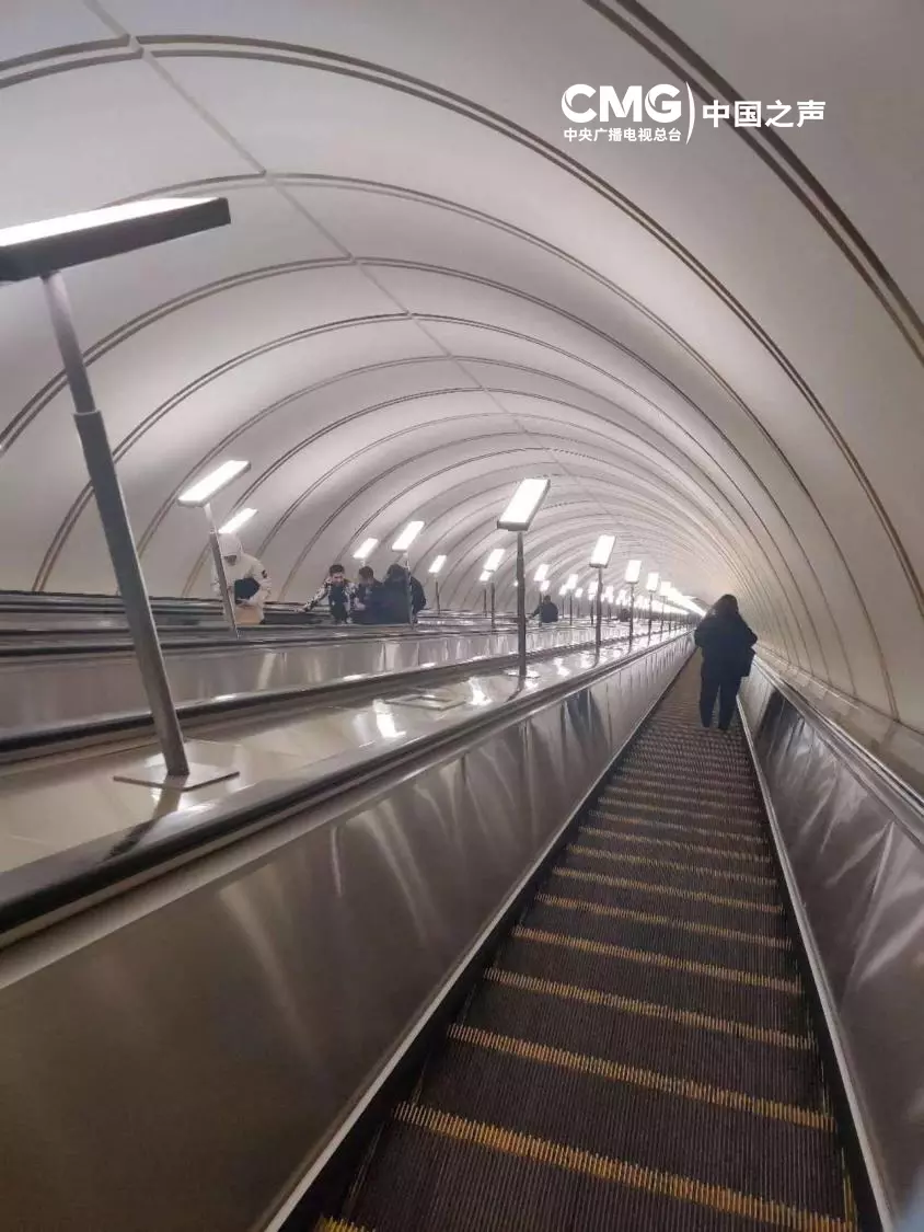 地铁环线一直不停的跑吗(1)