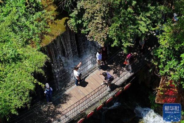 宝峰湖在张家界哪个景区.