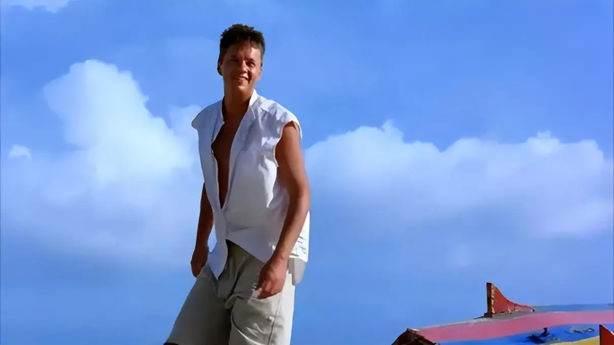 肖申克的救赎名句有些鸟是关不住的(9)