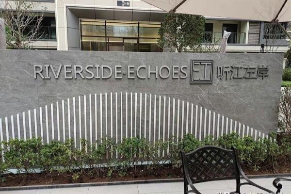 钛金字多少一个正常价格.