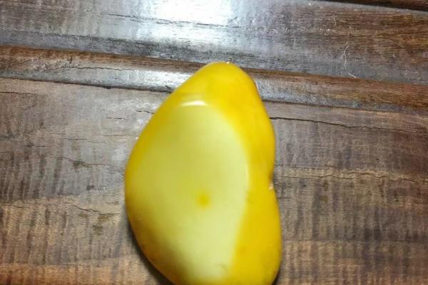 金珀戴久了会变成什么颜色.