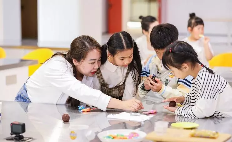 金鹰卡通主持人全部名单(6)