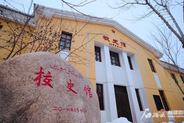 红湖在哪个大学.