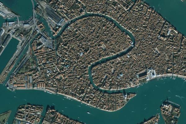 威尼斯城市简介50字.