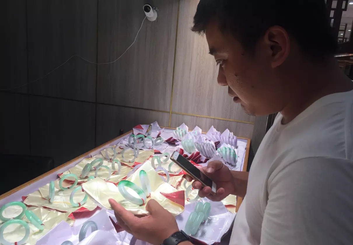 华林寺玉器批发市场玉真的吗(17)