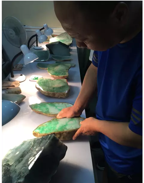 华林寺玉器批发市场玉真的吗(27)