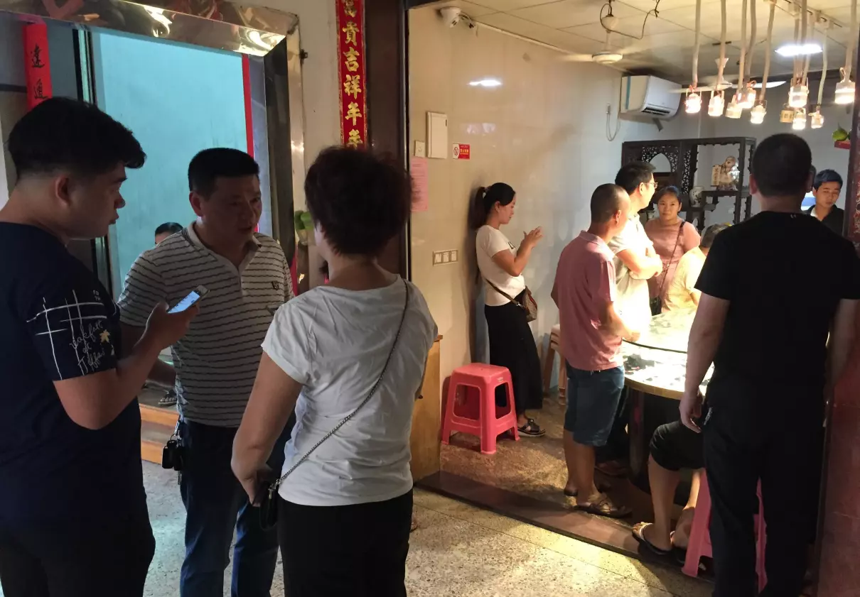 华林寺玉器批发市场玉真的吗(29)