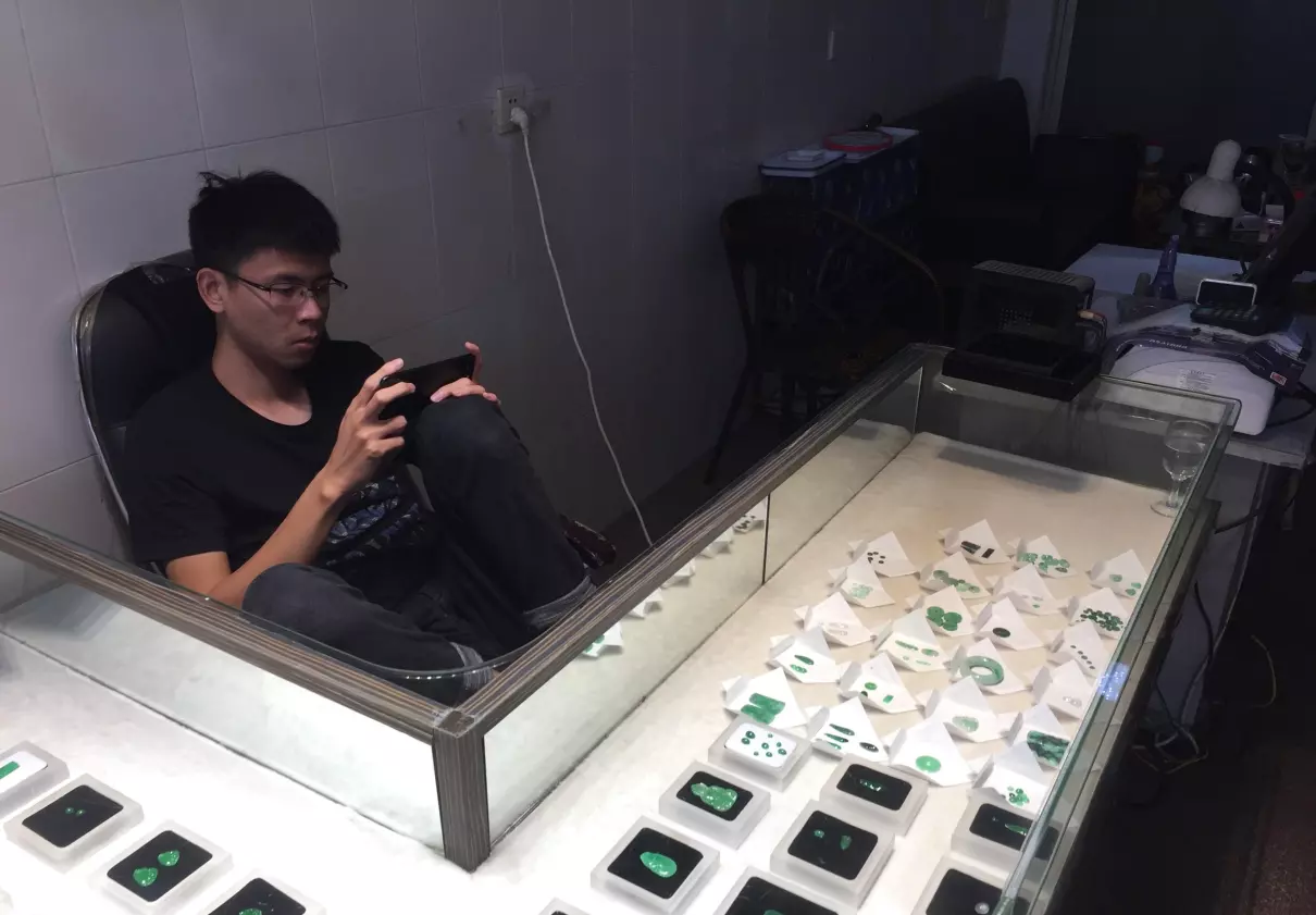 华林寺玉器批发市场玉真的吗(31)