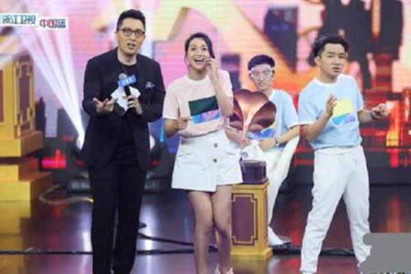 华少的父亲是浙江电视台的吗.